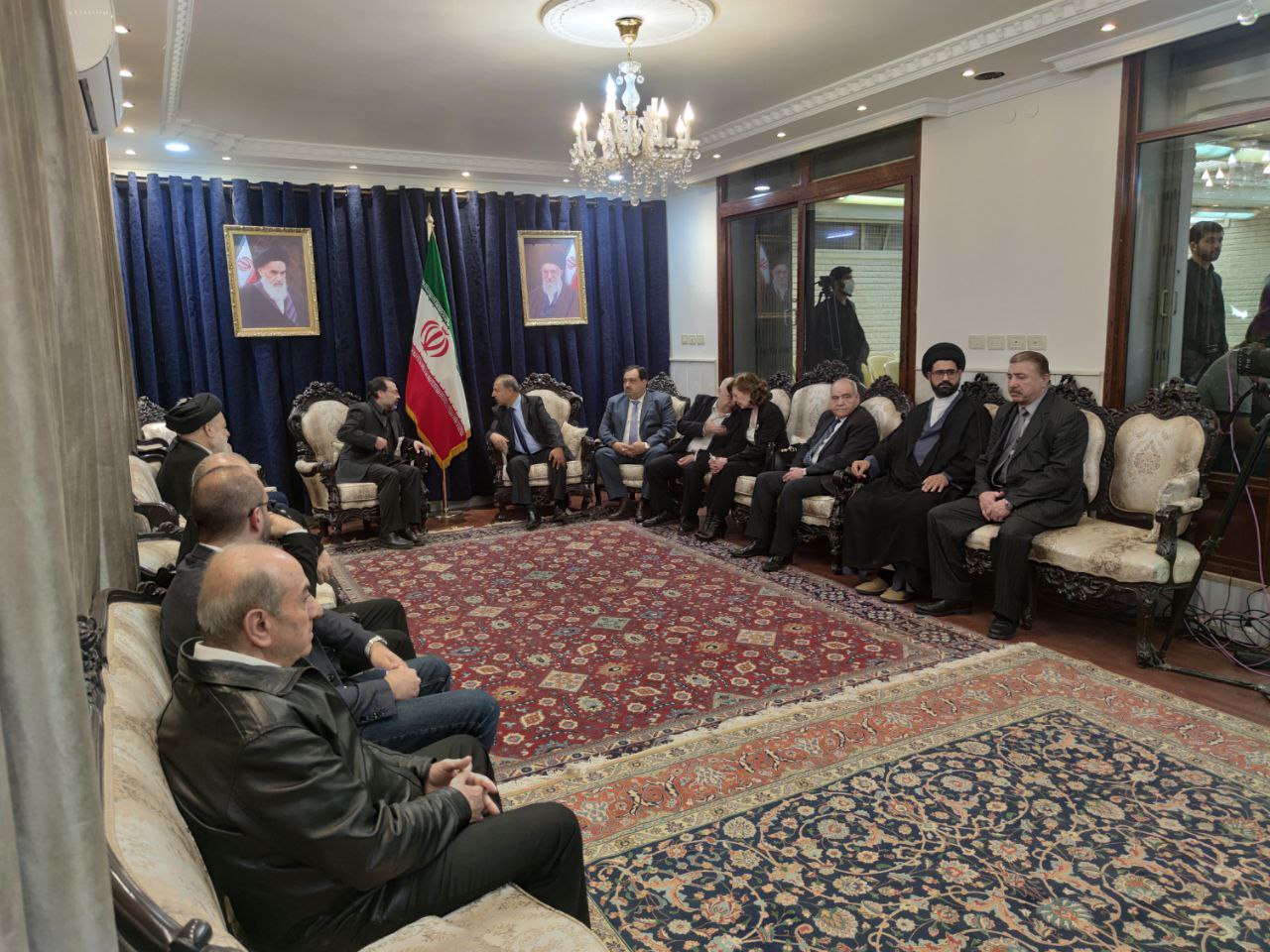 بدء مراسم العزاء بالشهداء القادة الذين قضوا في العدوان على قسم الشؤون القنصلية الإيرانية بدمشق