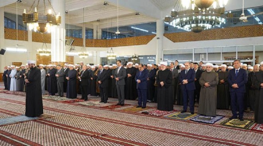 الرئيس الأسد يؤدي صلاة العيد في جامع التقوى بدمشق
