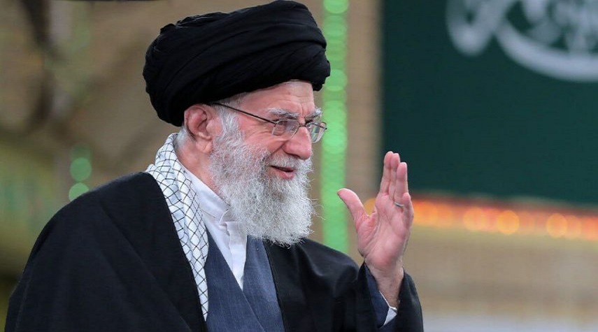قائد الثورة الإسلامية يستقبل سفراء الدول الإسلامية ومسؤولين إيرانيين بمناسبة عيد الفطر