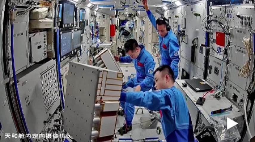 بعد نصف عام في الفضاء… رواد المركبة الصينية (شنتشو -17) يعودون نهاية الشهر الجاري