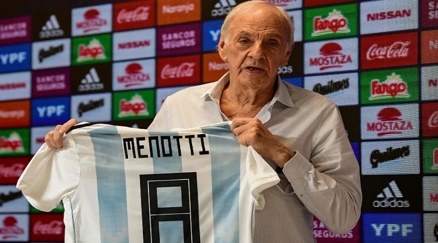 وفاة المدرب الذي قاد الأرجنتين لأول كأس عالم بكرة القدم