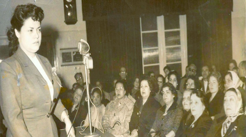 طلعت الرفاعي .. أول سيدة تشغل منصباً سياسياً وأول شاعرة ترشح لجائزة "نوبل"