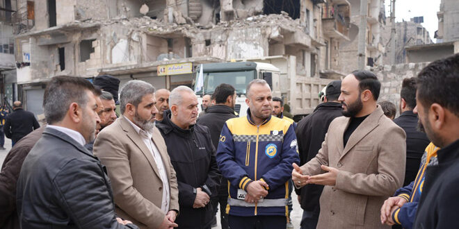 محافظ حلب يتفقد عمليات إزالة الأنقاض من المناطق المتضررة في حلب