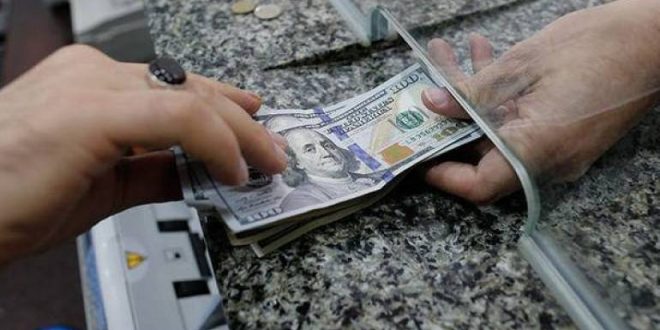 انخفاض طفيف لسعر الليرة أمام الدولار في السوق السوداء واستقرارها في المصرف المركزي