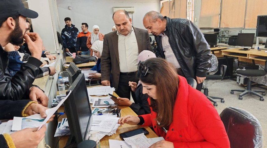 التربية السورية تُعيد نحو 17 ألف معلم للعمل بعد سنوات من الفصل التعسفي