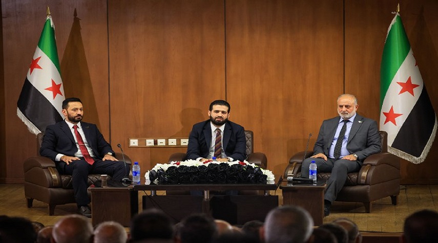 وزير الداخلية يجتمع مع عدد من الضباط المنشقين عن النظام السابق