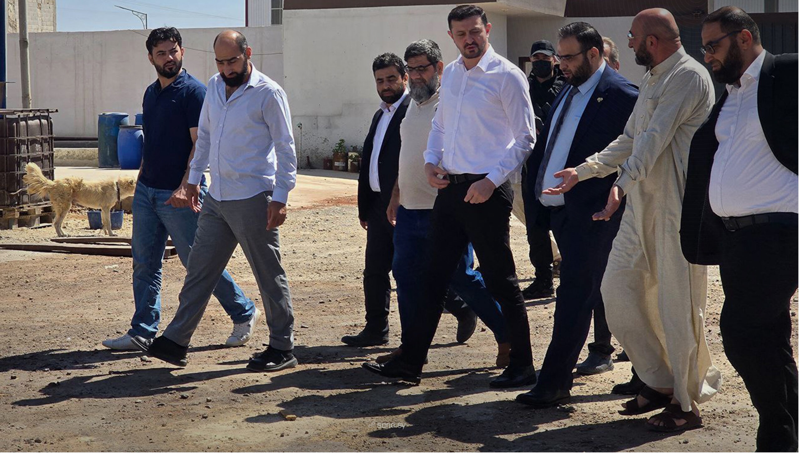 نائب وزير الاقتصاد والصناعة يطلع على واقع المناطق الصناعية في الباب والراعي