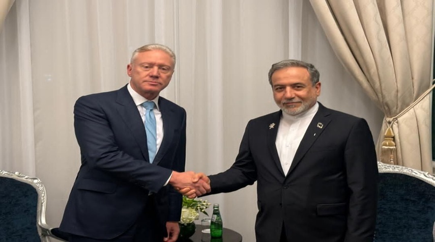 وزير الخارجية الإيراني يهنئ نظيره اللبناني بالعيد الوطني